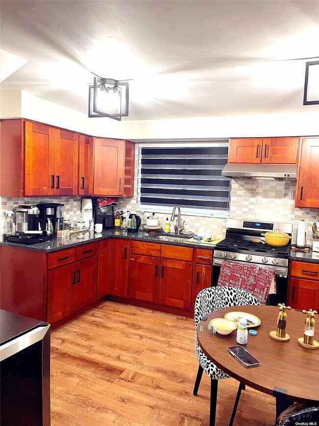 Foto del edificio - 181-13 64th Ave