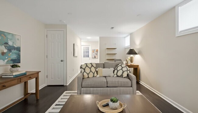 Foto del edificio - 6514 Adak St