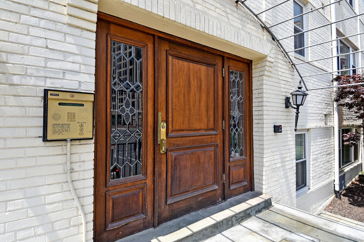 Primary Photo - 7034 Strathmore St