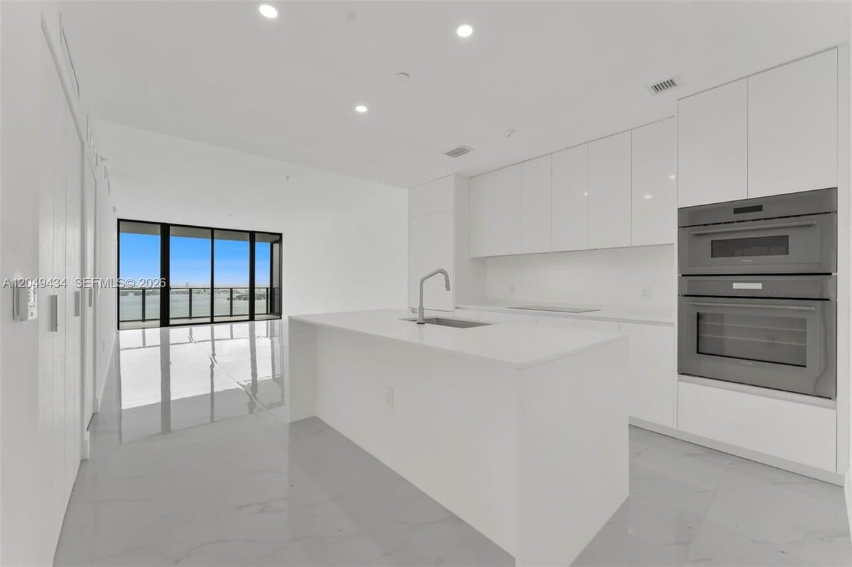 Photo - 700 NE 24 Street 3806