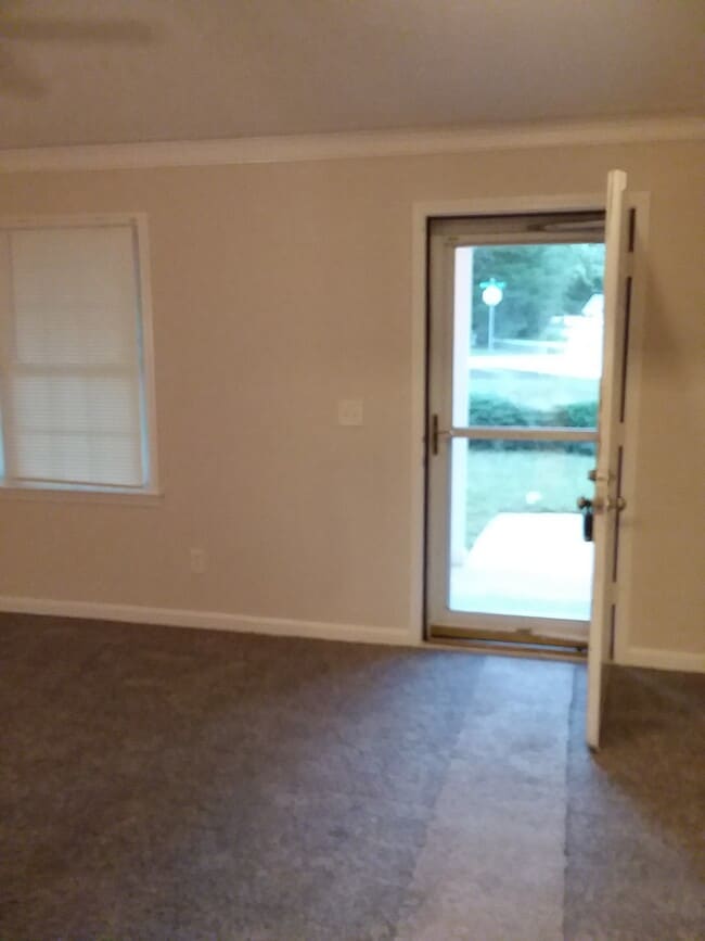 Building Photo - 1280 Summit Point Ln