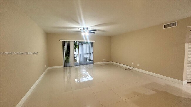 Foto del edificio - 10377 N Kendall Dr