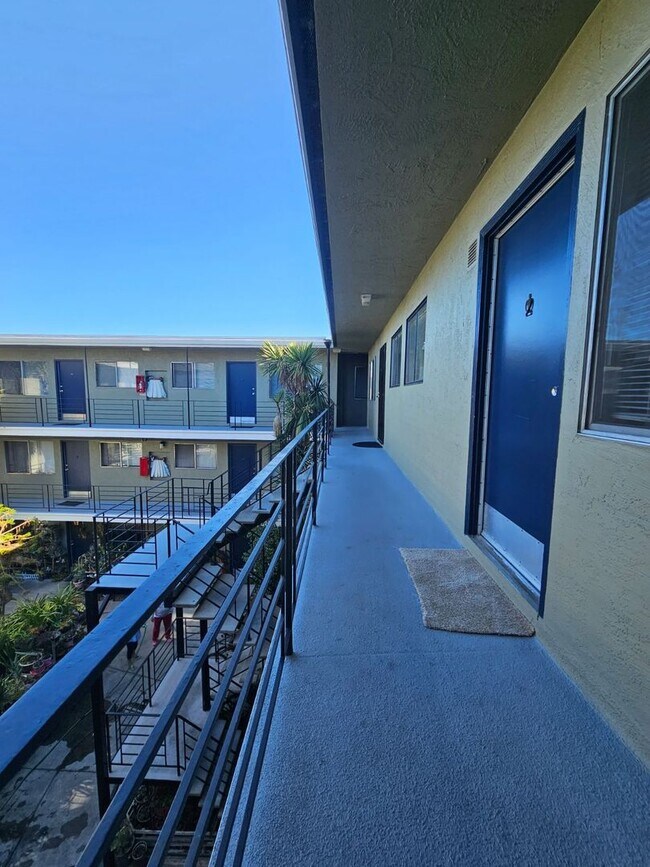 Foto del edificio - 1706 8th Ave, Oakland