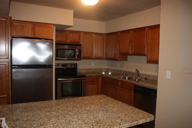 Building Photo - 102 Grandview Ct