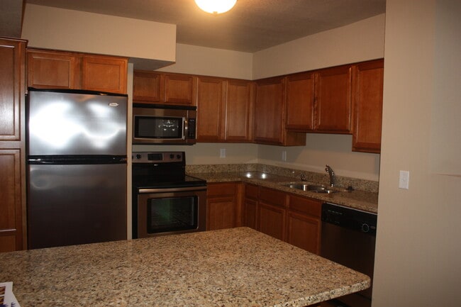 Building Photo - 102 Grandview Ct