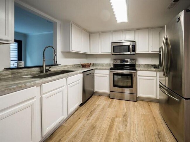 Foto del edificio - 1008 Windy Oaks Ct