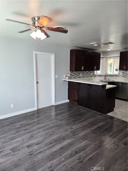 Foto del edificio - 9321 Salem Ave