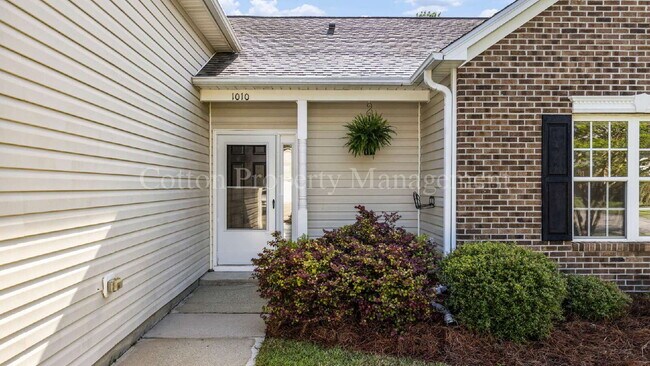 Foto del edificio - 1010 Winterberry Cir