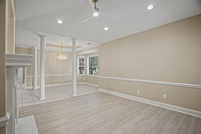 Building Photo - 2404 W McCown Dr