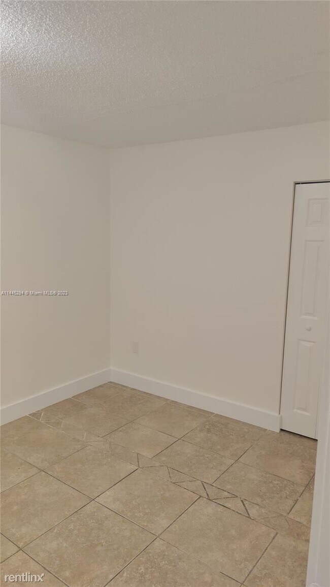 Building Photo - 3 br, 2 bath Condo - Coral Gate East Condo