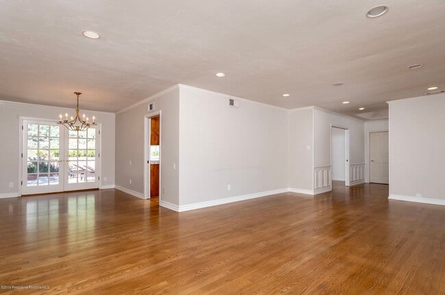 Building Photo - 2715 Pine Lawn Dr