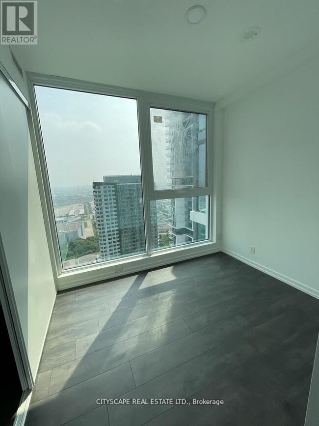 Photo du bâtiment - 1000-1000 Portage Pkwy