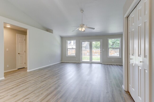 Building Photo - Remodeled near Boise River _ Pet Friendly!!
