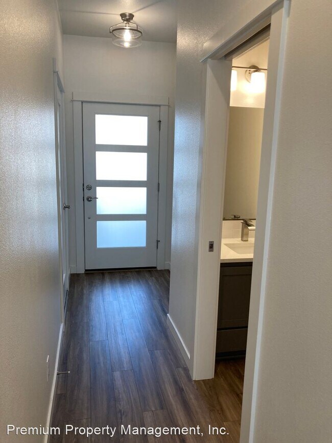 Building Photo - 6181 Blue River Dr SE