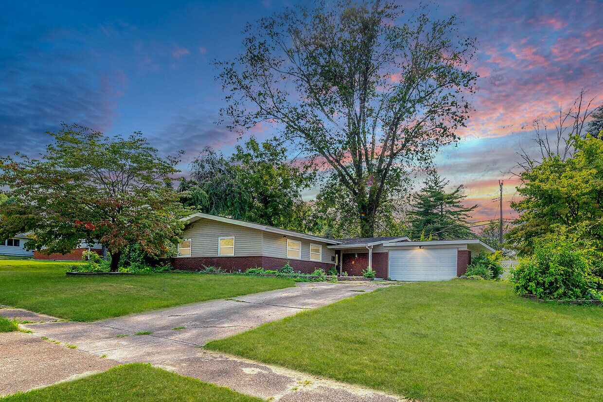Primary Photo - 695 Hargrove Ln