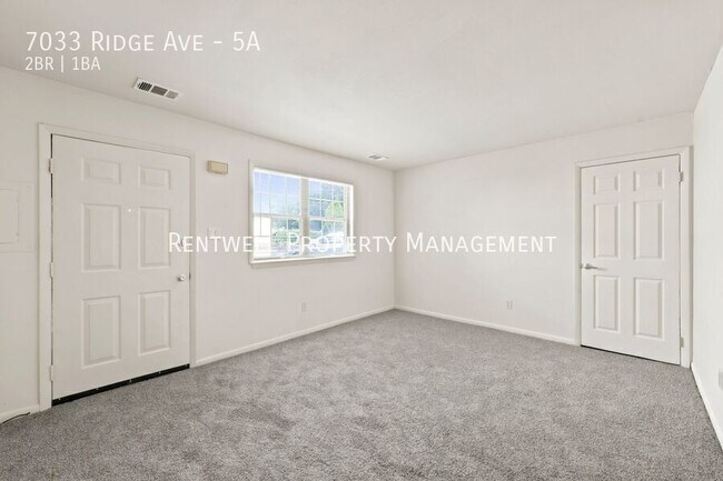 Foto del edificio - 7033 Ridge Ave