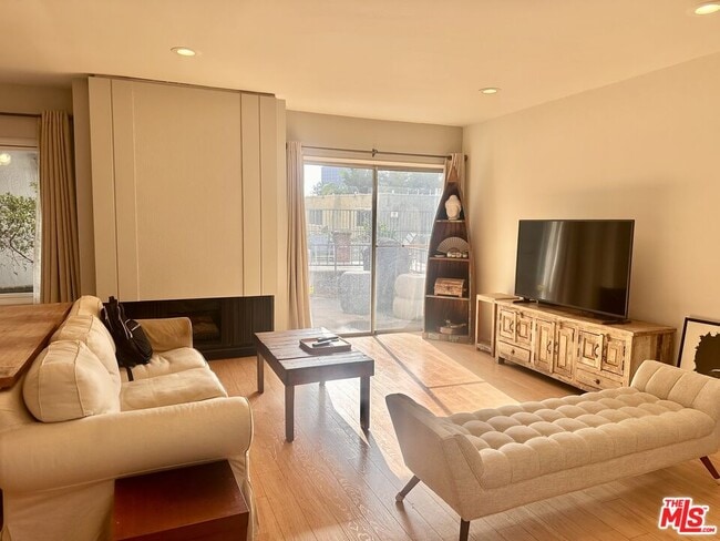 Foto del edificio - 5870 Green Valley Cir