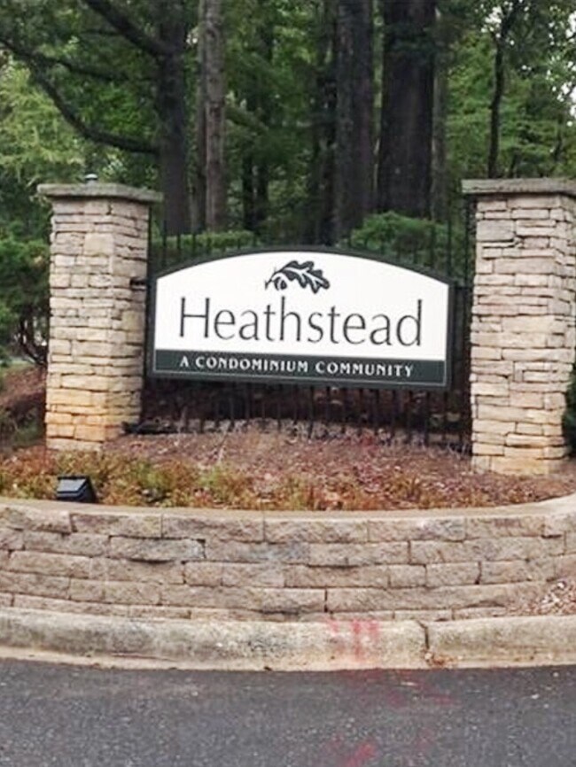 Foto del edificio - 6112 Heathstone Ln