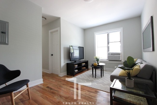 Building Photo - 2910 N Mildred Ave