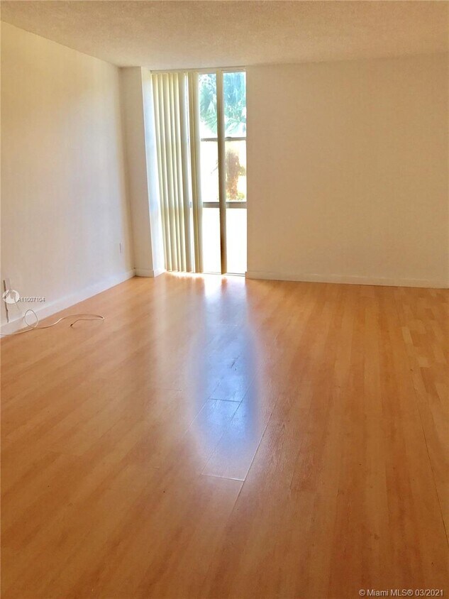 Foto del edificio - 2350 NE 135th St