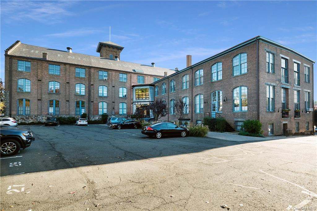 Primary Photo - 52 Webster Ave