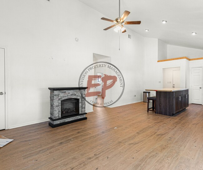 Foto del edificio - 649 Joy Lynn Rd