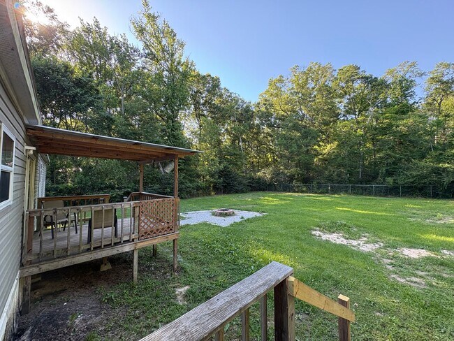 Building Photo - Huge 4 bedroom/2 bathroom double-wide in Peaceful Area of Keithville!