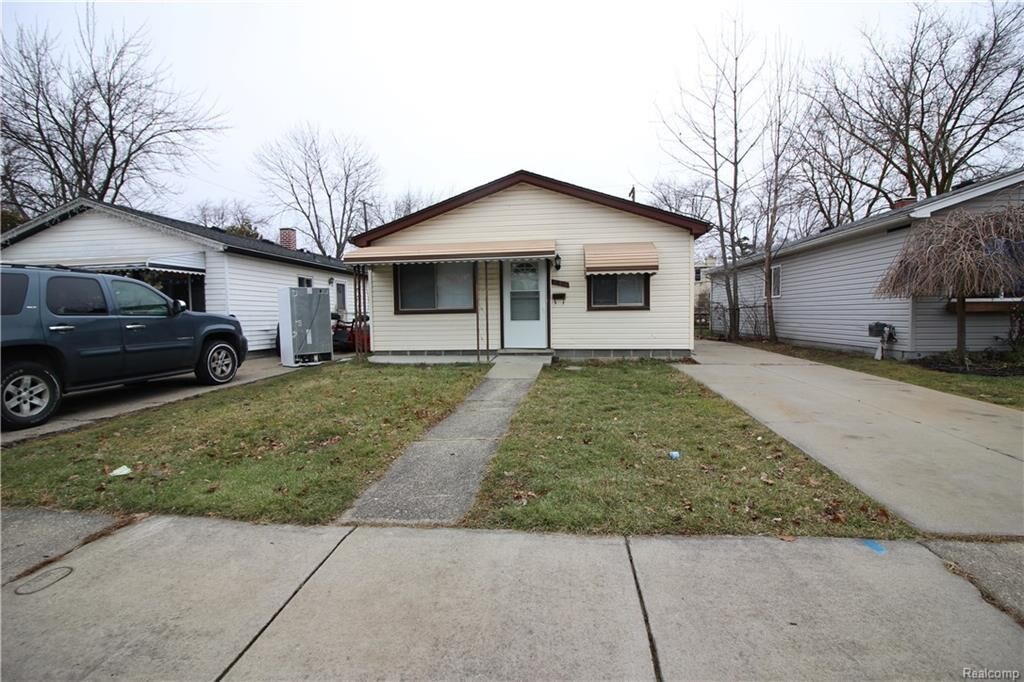 Primary Photo - 21813 Rosedale St