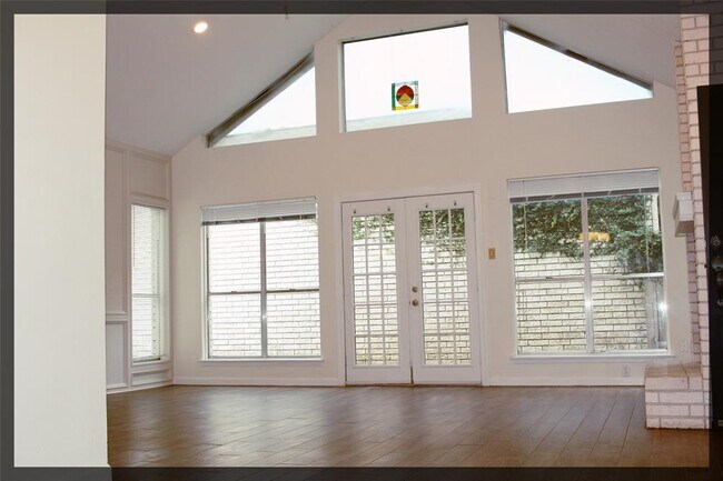 Foto del edificio - 2418 Clippers Cove Dr