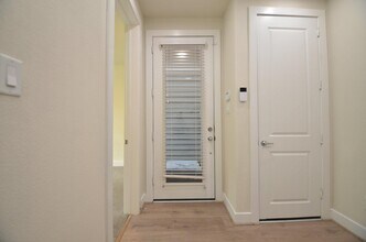 Building Photo - 2616 Riverside Dr