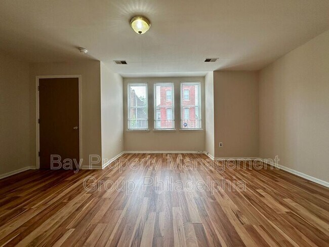 Foto del edificio - 3035 Frankford Ave