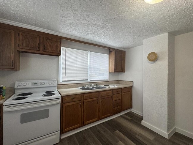 Foto del edificio - 413 Sandlewood Rd