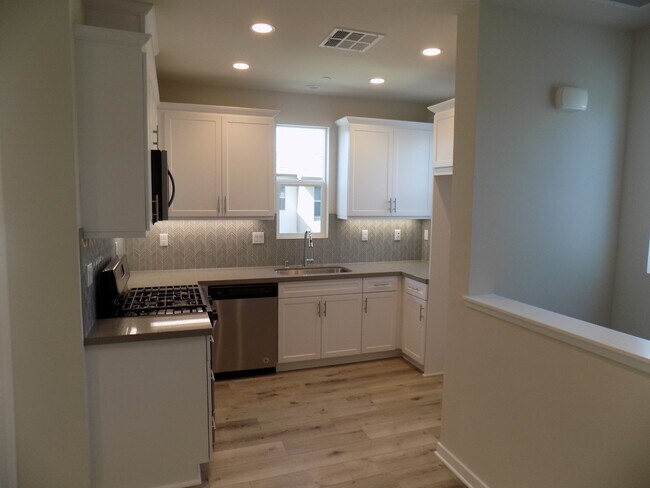 Foto del edificio - Beautiful 1 Bedroom 1 Bath Condo in Ranch ...