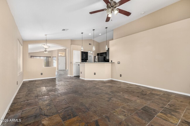 Foto del edificio - 8642 W Laurel Ln