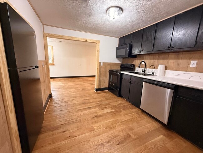 Foto del edificio - 265 E Laurel Rd