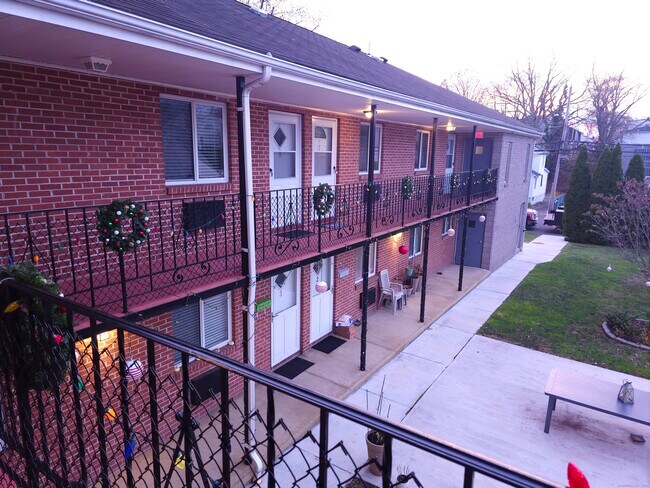 Foto del edificio - 24 Glenwood Ave