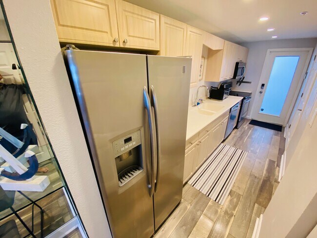 Foto del edificio - 918 N Shore Dr NE