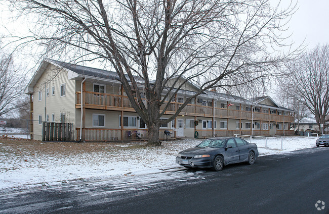 Building Photo - 1400-1410 47th Ave NE