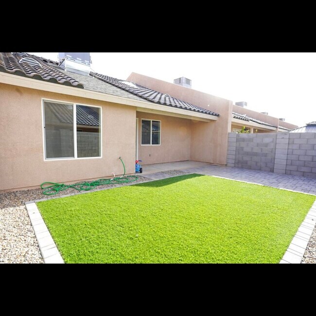 Foto del edificio - 7286 E 38th St