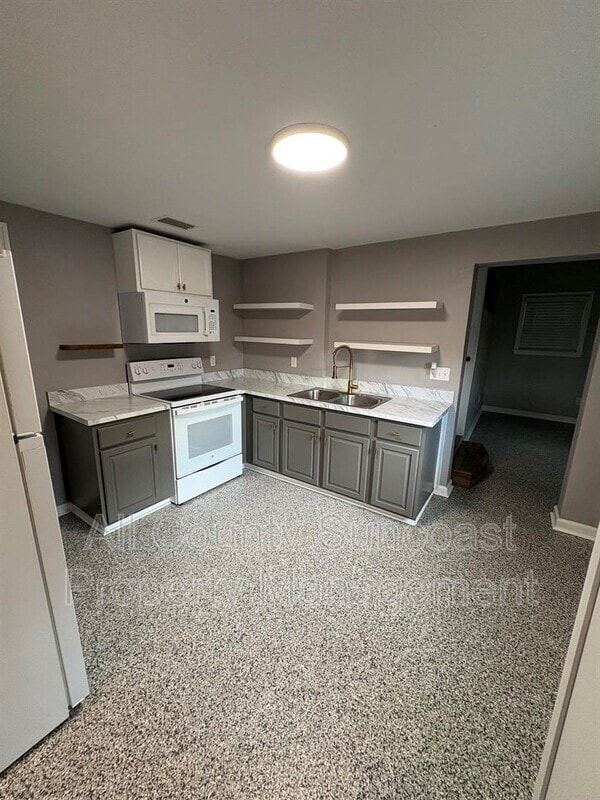 Photo - 1080 S Water St House