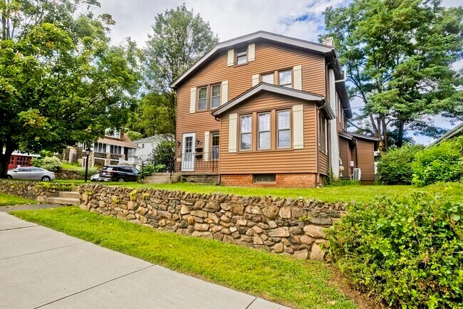 Foto del edificio - 57 Woods Ave