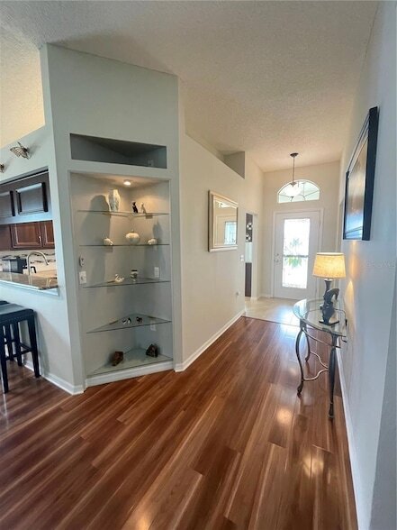 Foto del edificio - 11240 Hollander Ave