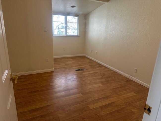 Building Photo - 3BD/2BA Fremont Home with Open Floor Plan and Outdoor Deck