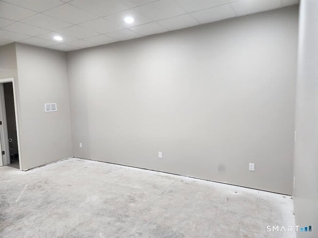 Building Photo - 16 Church St