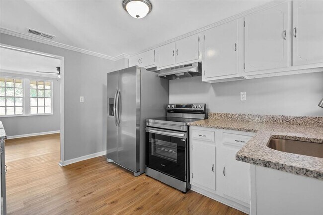Building Photo - Spacious 3-Bedroom, 2-Bathroom Home at Car...