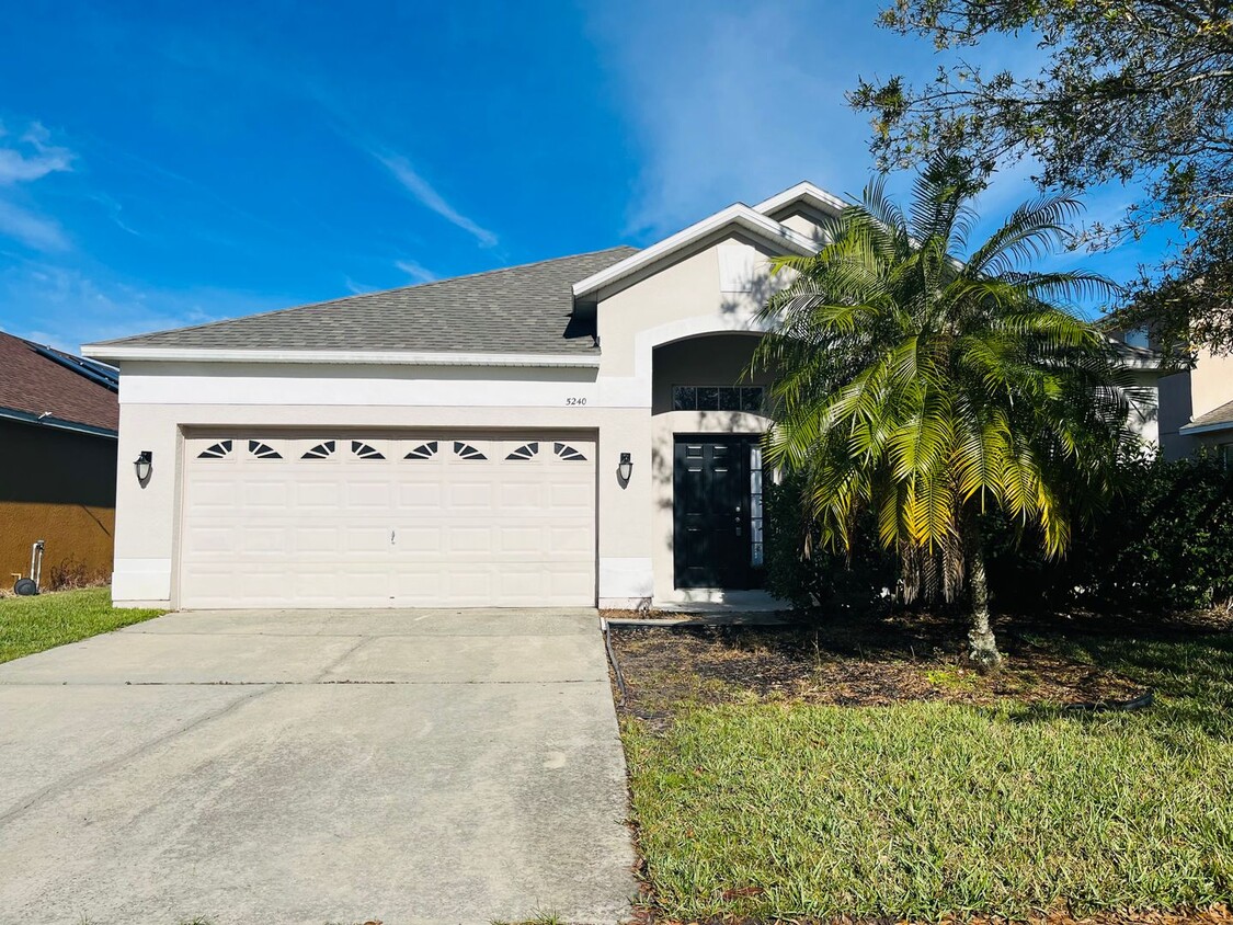 Primary Photo - Spacious 4-Bedroom, 2-Bathroom Home for Re...