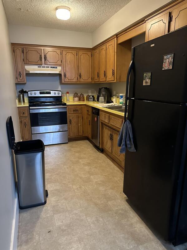 Primary Photo - 733 Massachusetts Street - B
