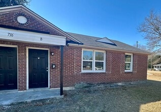 Building Photo - 716 Miller Rd