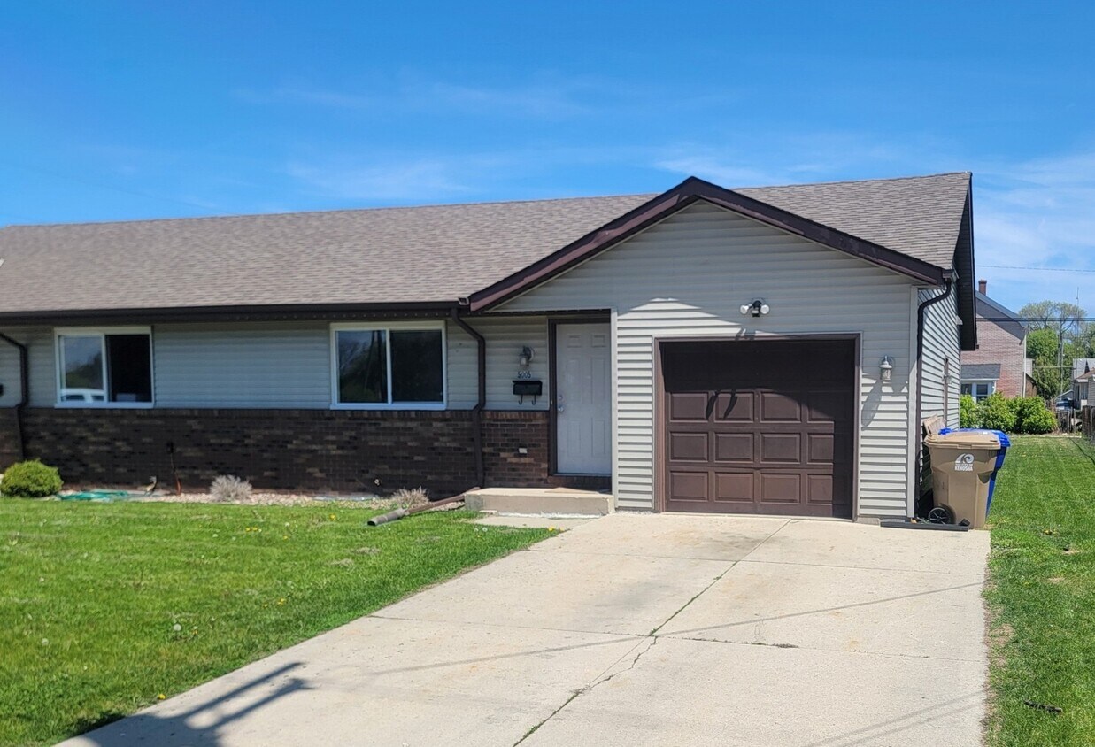 Foto principal - 5005 26th Ave