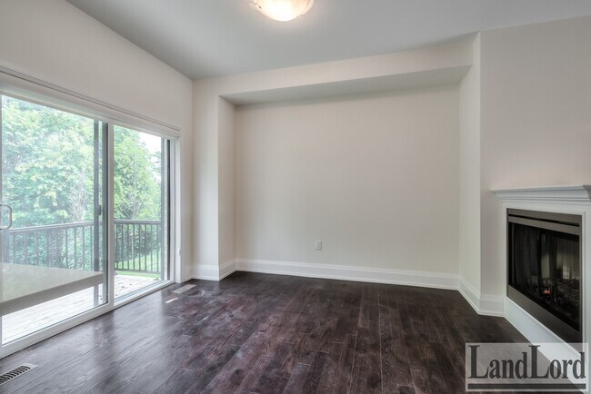 Photo du bâtiment - 23 Kenneth Wood Cres